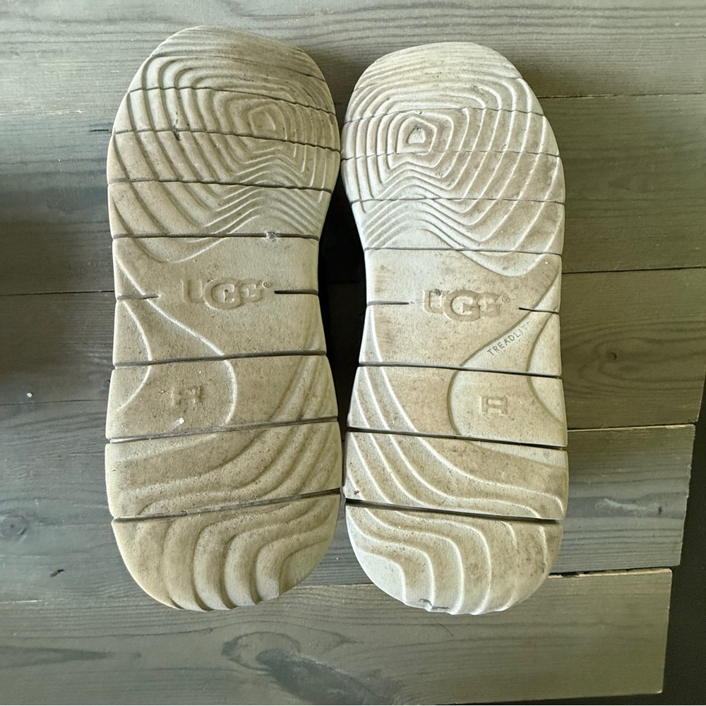 UGG Men's Charcoal and Black Suede Chukka Boots - Picture 5 of 7